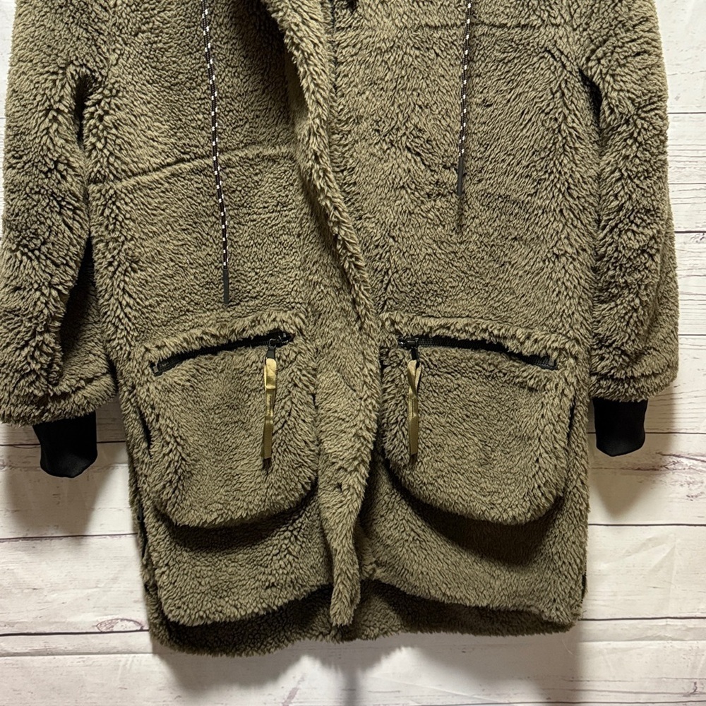 Varley Teddy Jacket - Picture 2 of 9